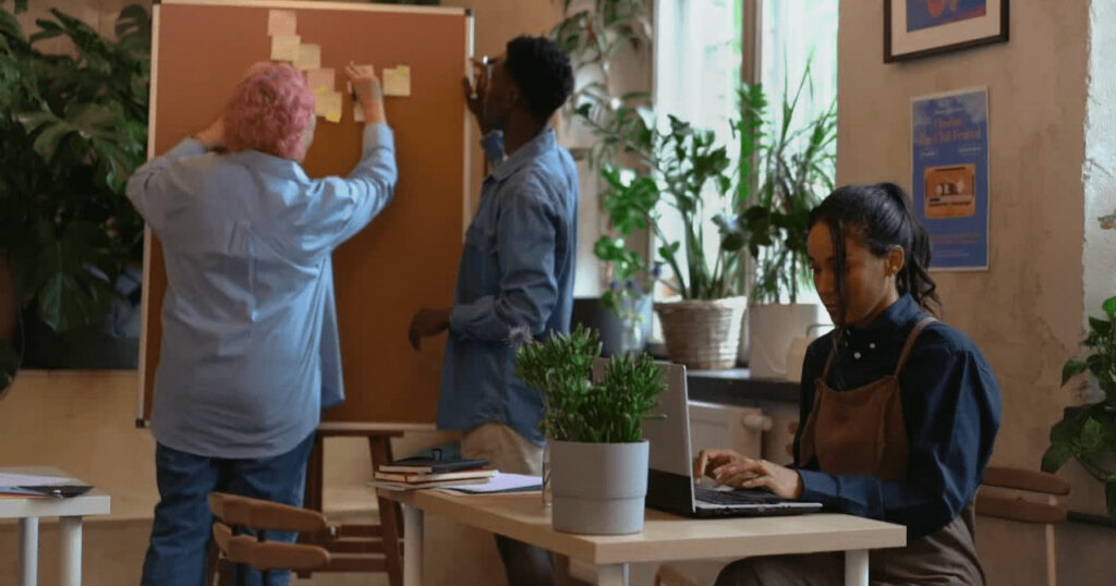 ホームページ制作費用はいくら？相場表で分かる料金の目安とコストを抑える方法【2025年版】